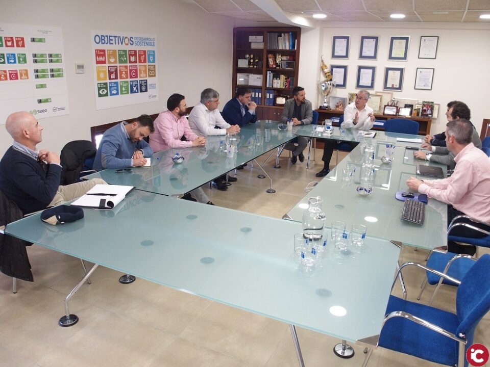 Reunión con Aguas de Elche para conocer el servicio de empresa mixta