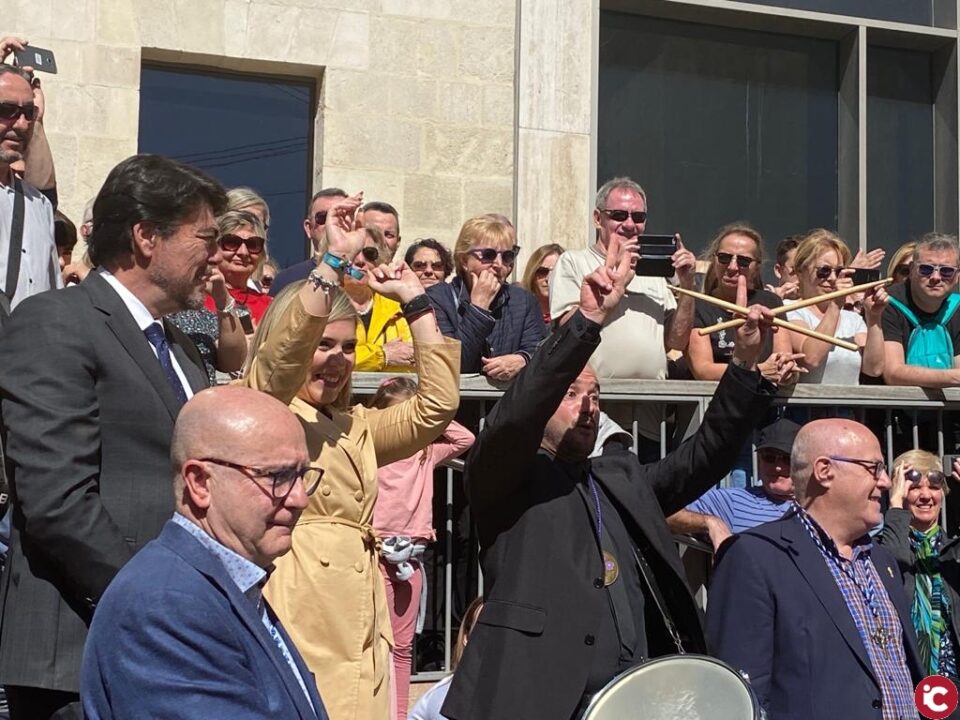 La vicealcaldesa da el Toque de Inicio de la VI Tamborrada de Semana Santa