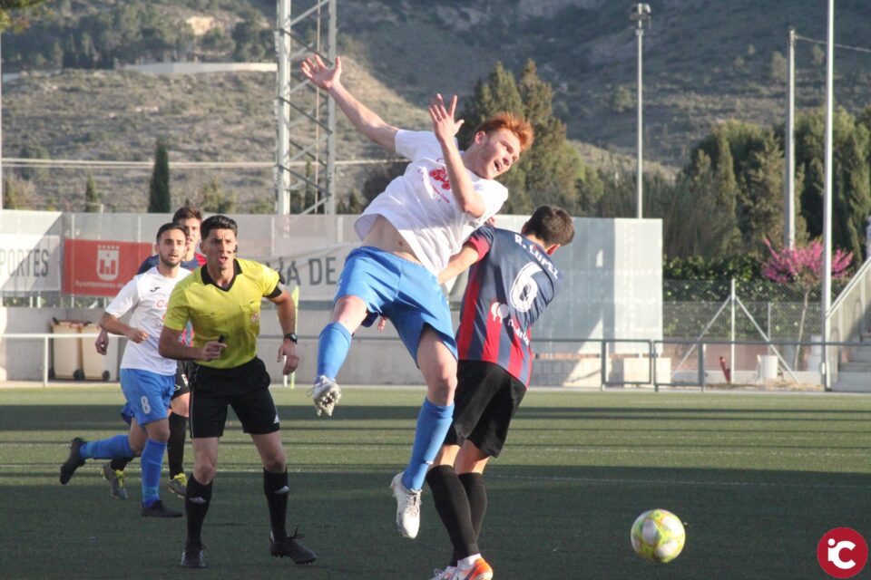 Un gol del pichichi Litri evita que el Eldense siga escalando hacia el play off