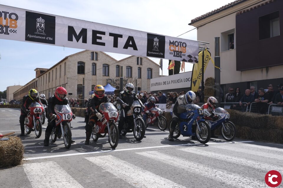 Ibi se vuelca de nuevo con las carreras de motos en su II Trofeo Villa de Ibi- Campeonato Autonómico de Velocidad Tradicional