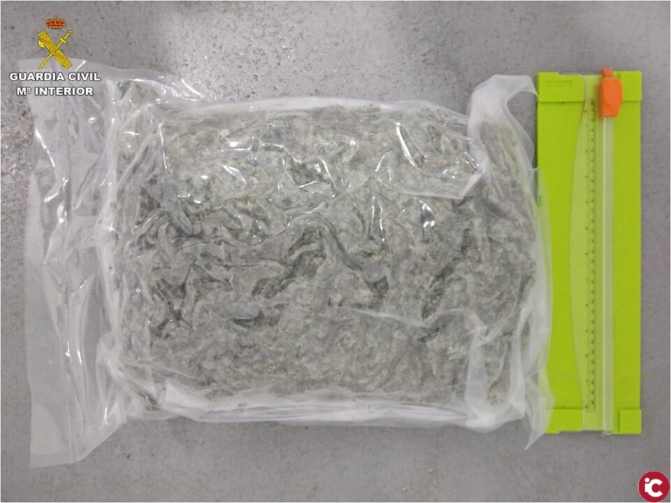 La Guardia Civil realiza dos operaciones antidroga en Almoradí y Villena