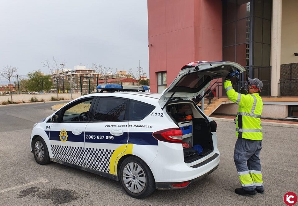 La Policía Local de El Campello desinfecta varias veces al día todos los vehículos patrulla