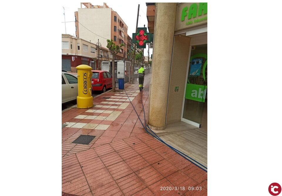 Servicios se emplea a fondo en la desinfección de El Campello en la lucha contra el Covid-19