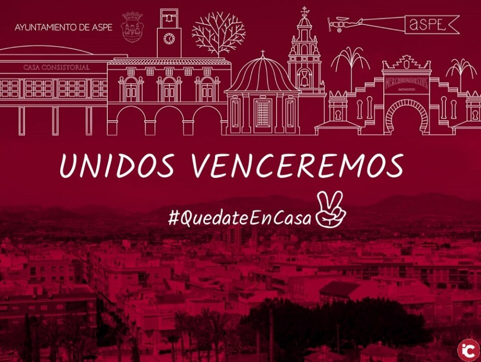 Los agricultores y tractoristas se unen a las labores de desinfección de las calles de Aspe