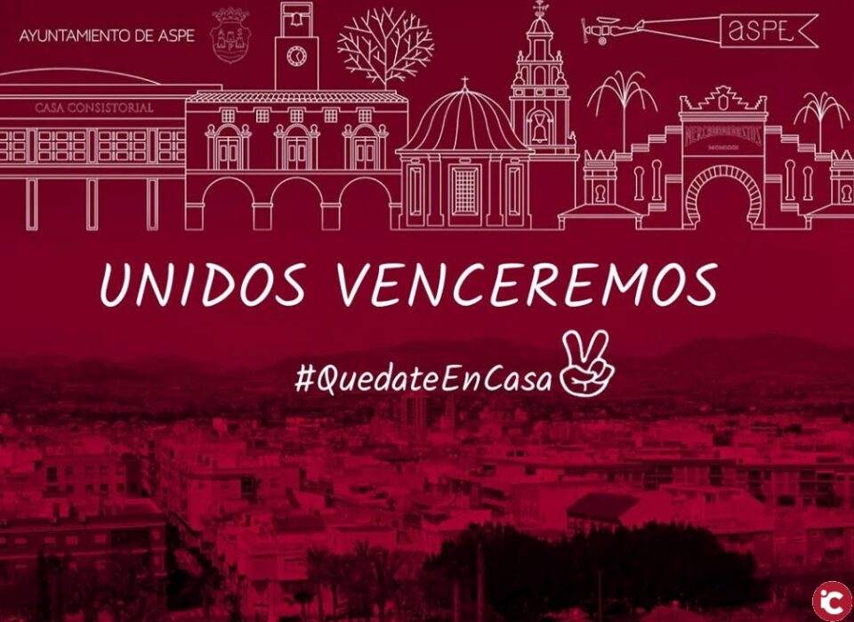 Los agricultores y tractoristas se unen a las labores de desinfección de las calles de Aspe