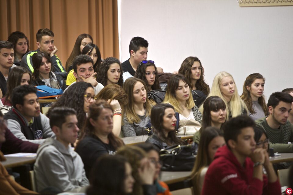 La Universitat d'Alacant habilita la possibilitat d'ajornar el pagament de la matrícula dels seus estudiants