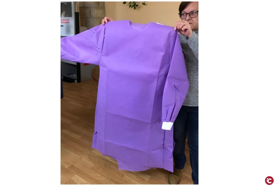 Voluntarios de Biar plantan cara al coronavirus fabricando material sanitario