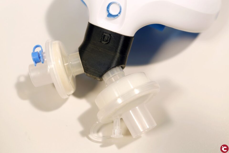 El proyecto multidisciplinar de la UA Artefactos valida la máscara de emergencia Skuba para uso sanitario