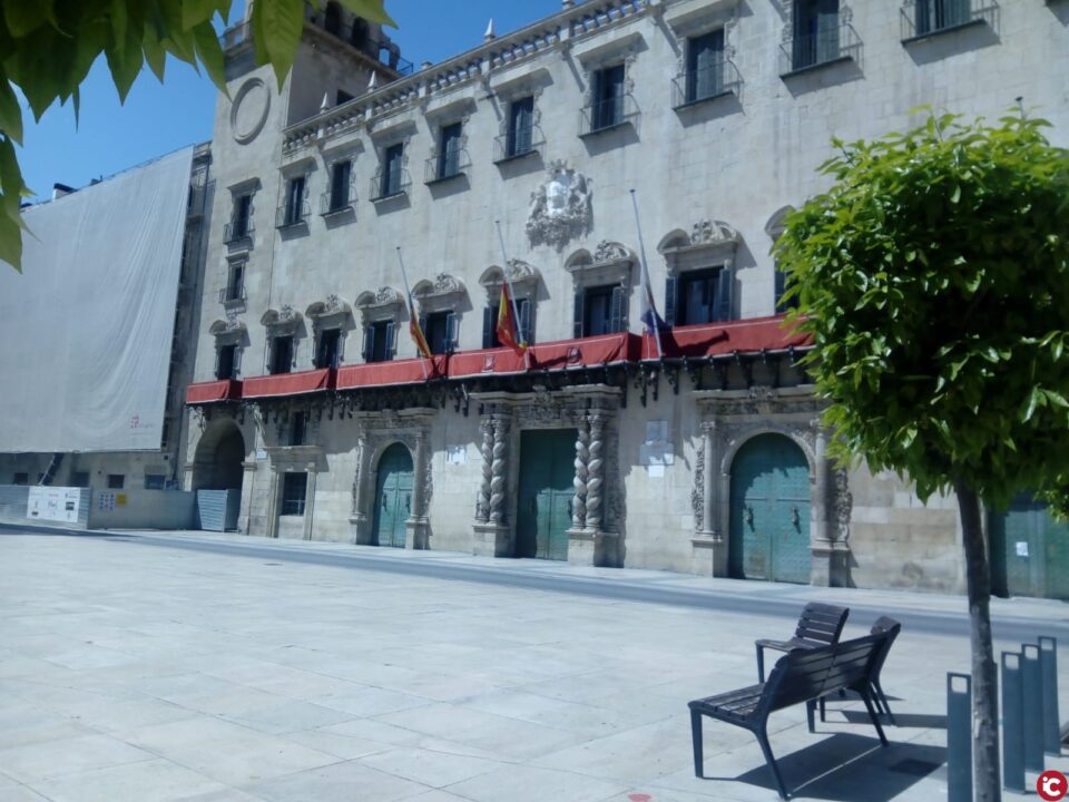Balcones engalanados por la Semana Santa