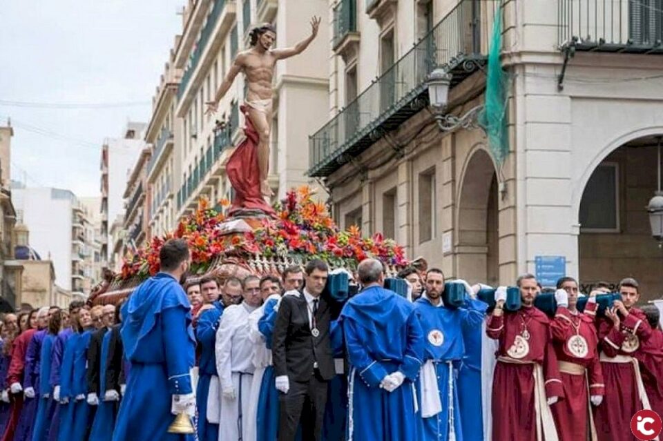 La Junta Mayor de Hermandades y Cofradías de la Semana Santa de Alicante colabora con Cáritas en la ayuda ante la crisis del coronavirus