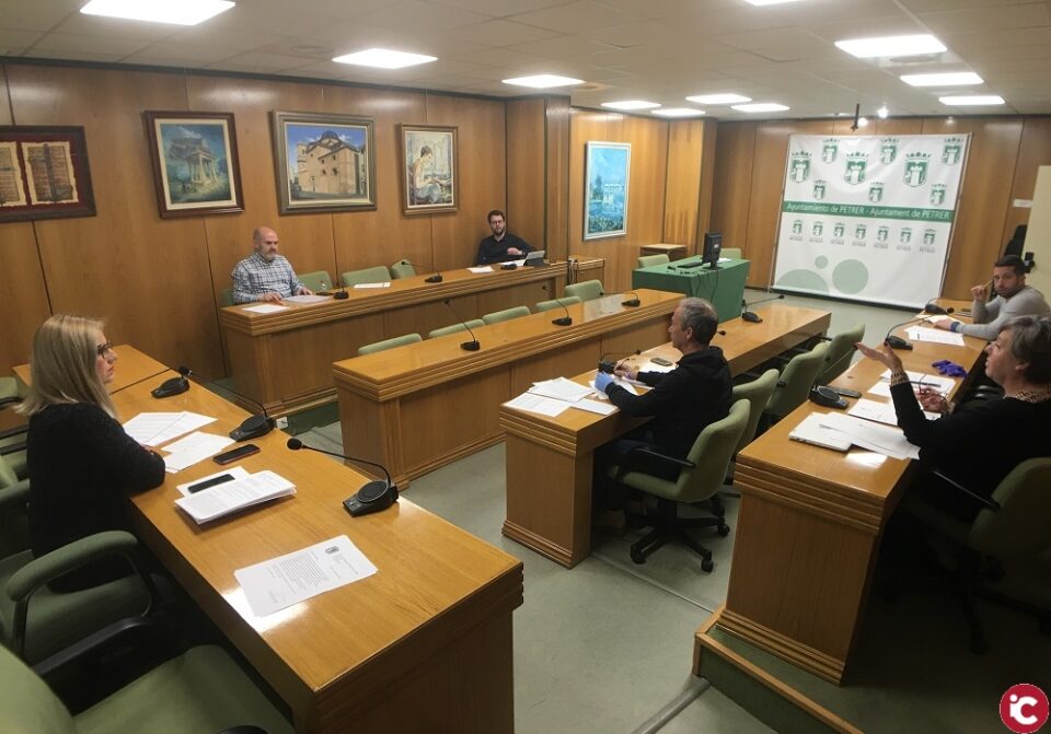 El Ayuntamiento de Petrer reducirá la tasa de mesas y sillas de terrazas del sector hostelero