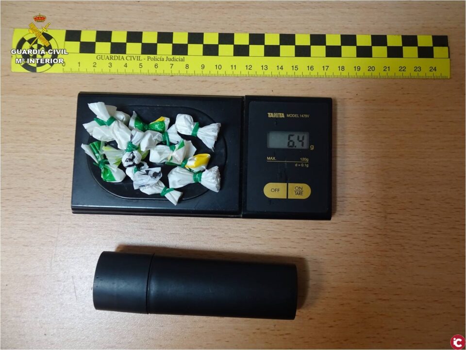 La Guardia Civil detiene por tráfico de drogas a un conductor que se había saltado el confinamiento