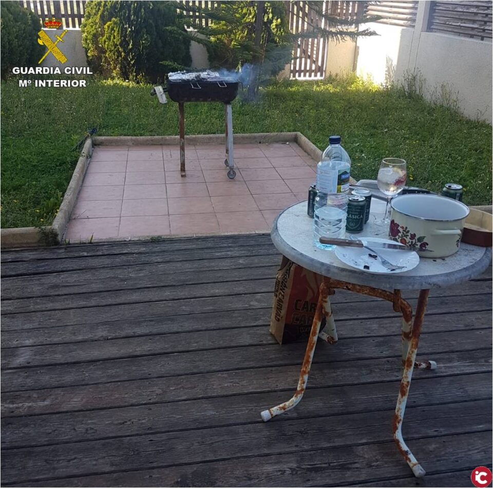 Denunciados siete jóvenes que fueron sorprendidos por la Guardia Civil haciendo una barbacoa en Alicante