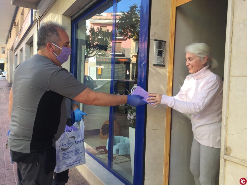 El Ayuntamiento de Agost reparte