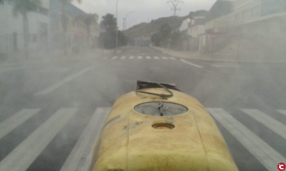 25 mil litros de desinfección en las Calles de Aspe