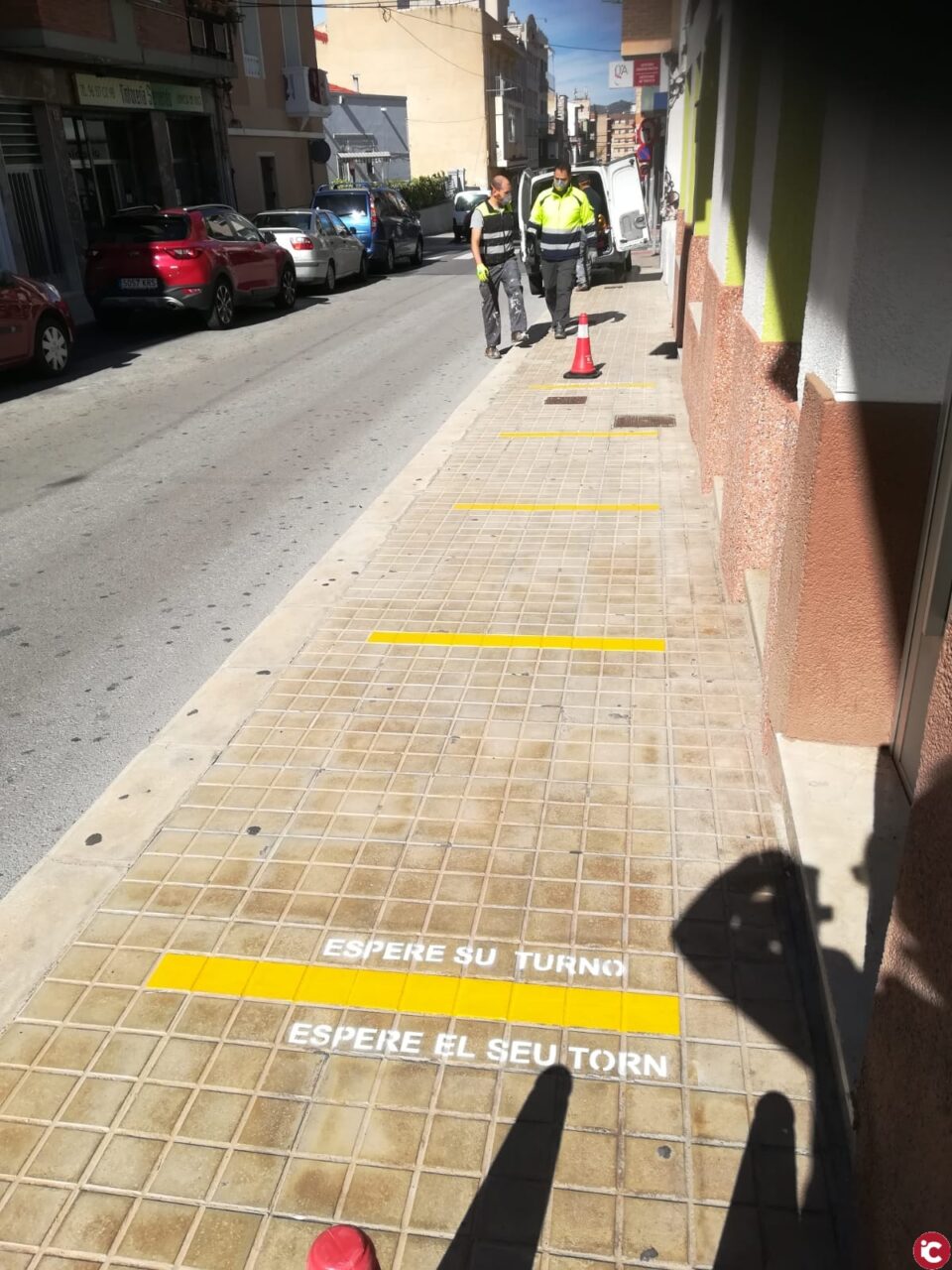 Petrer extrema las medidas de seguridad en las farmacias para el reparto de mascarillas previsto por Consellería a mayores de 65 años y colectivos de riesgo