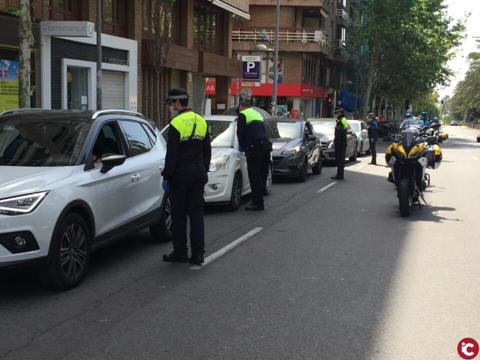 La Policía Local revisa hoy el cierre de todos los parques y jardines y va a establecer un dispositivo especial para evitar aglomeraciones de familias a partir del domingo en Alicante