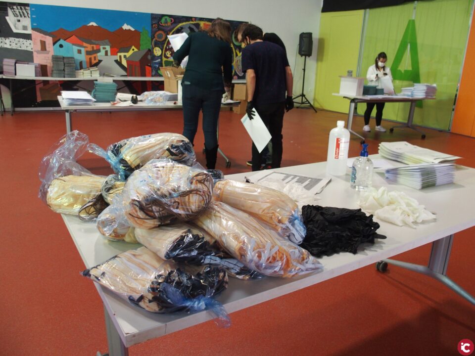 El Ayuntamiento de Villena reparte mascarillas a los niños para sus salidas domiciliarias