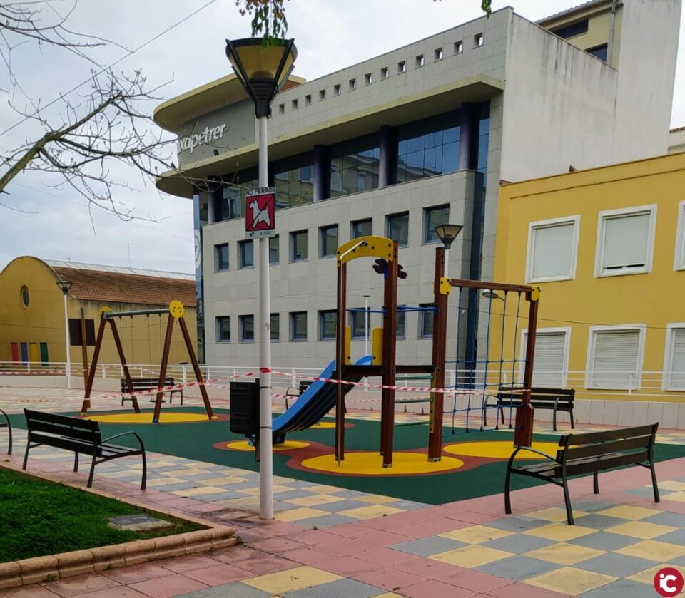 La Policía Local de Petrer pide a las familias sentido común tras el primer día de salida de los niños a la calle