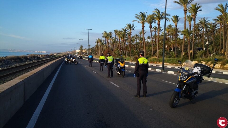 La Policía Local refuerza con carteles los cierres de los parques públicos