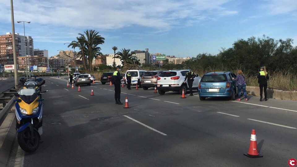 La Policía Local despliega el mayor operativo de vigilancia en Alicante este primero de mayo con 71 denuncias en 24 horas