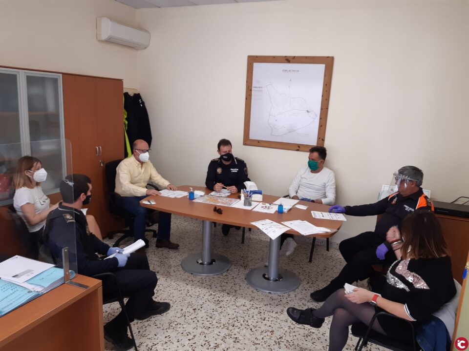 Este puente del 1 de mayo el Ayuntamiento de Monóvar sale a la calle para informar a sus vecinos y vecinas de las prácticas seguras contra el COVID-19