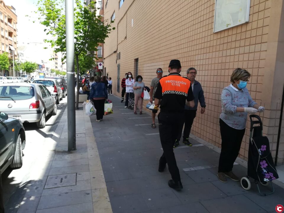 Coordinación de efectivos para dar información sobre prácticas seguras contra COVID-19