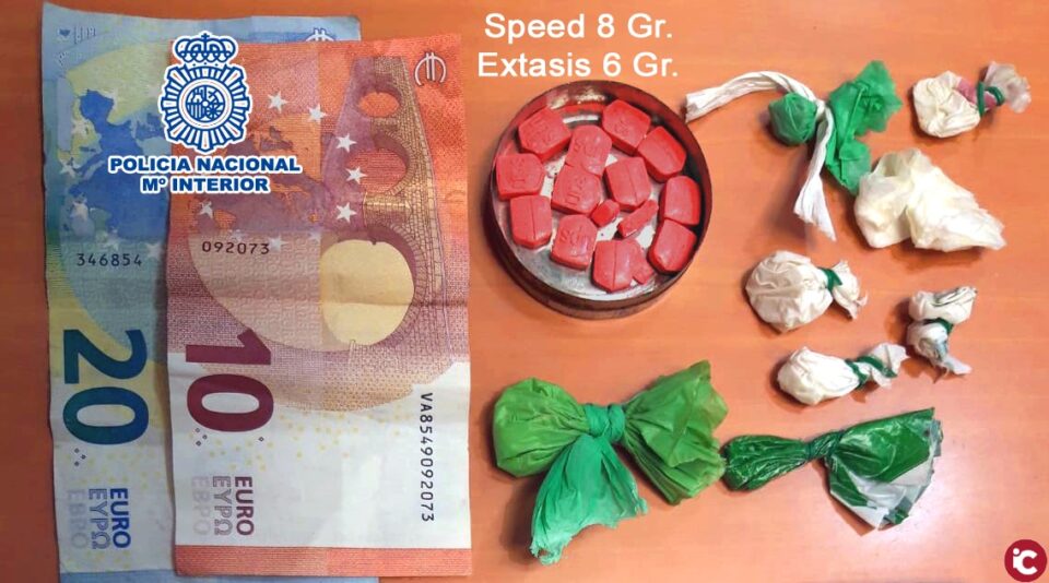 La Policía Nacional detiene en vía pública a una persona con drogas de diseño dispuestas para consumir en una fiesta