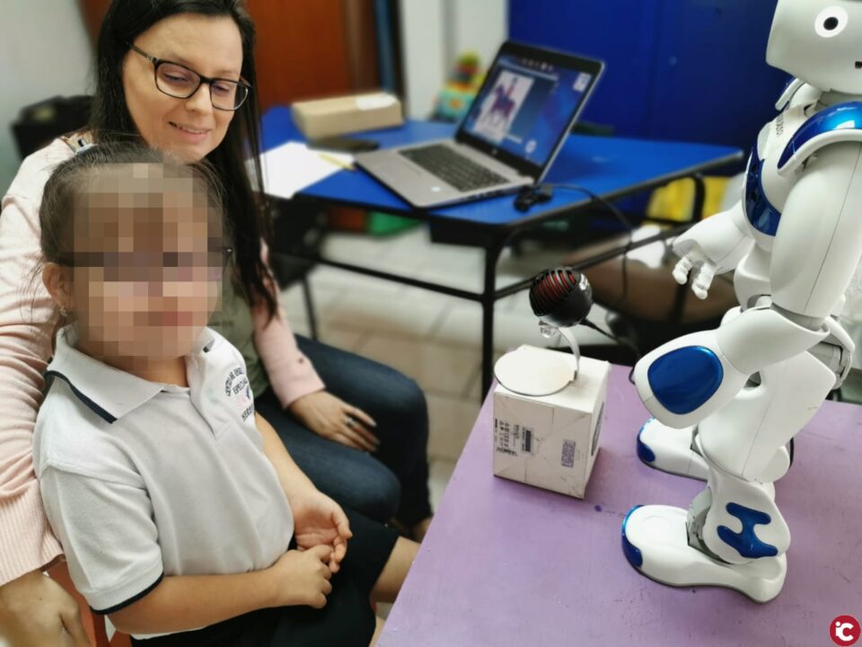 Un doctorand de la UA dissenya un sistema robòtic assistencial per a la teràpia de la parla i el llenguatge