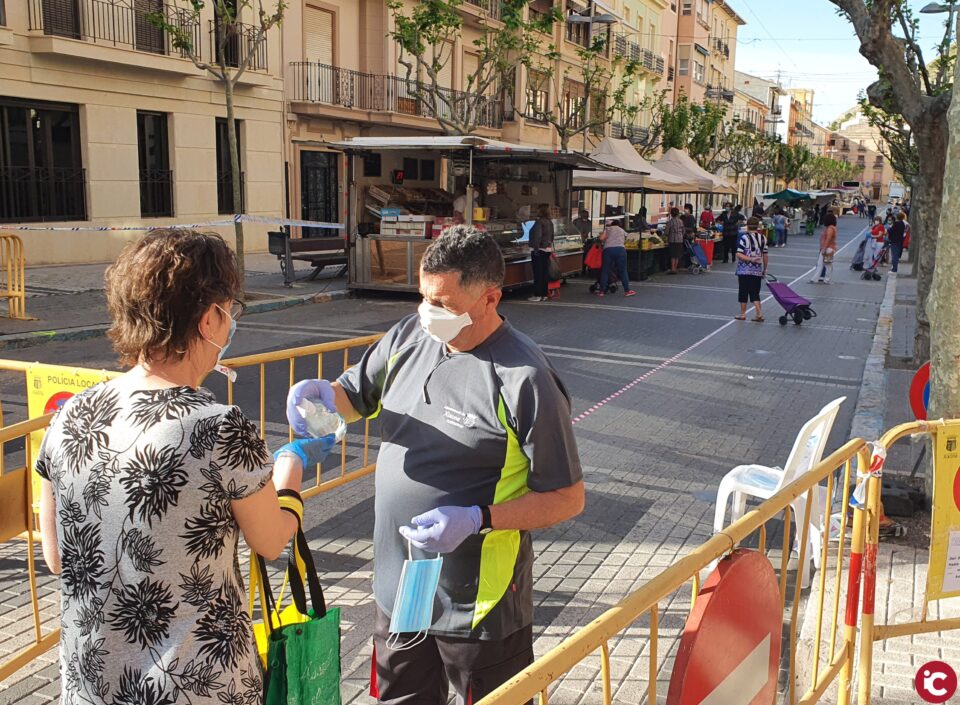 El mercado de los martes en Xixona retoma parcialmente su actividad con importantes medidas de prevención