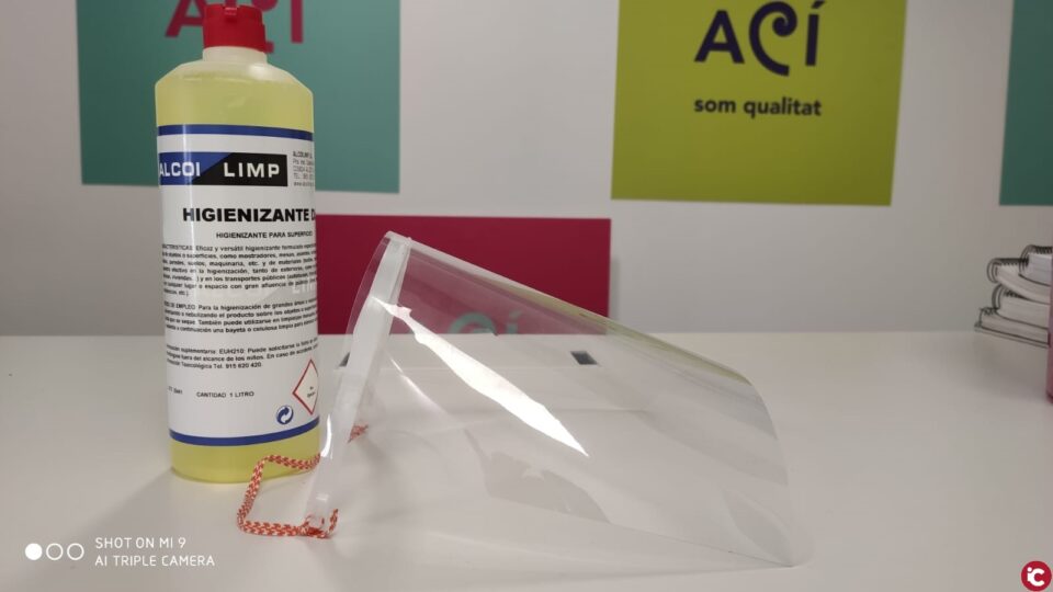 Ple Ordinari. Lajuntament dAlcoi repartirà pantalles de protecció individual i desinfectant per als comerços de la ciutat