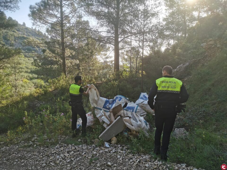 Residus abocats al camí de la Quebrantà