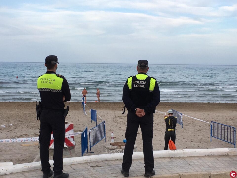 La Policía Local impone medio centenar de denuncias por desobediencia y se muestra preocupada por la actitud irresponsable de algunos jóvenes en la desescalada y sanciona fiestas