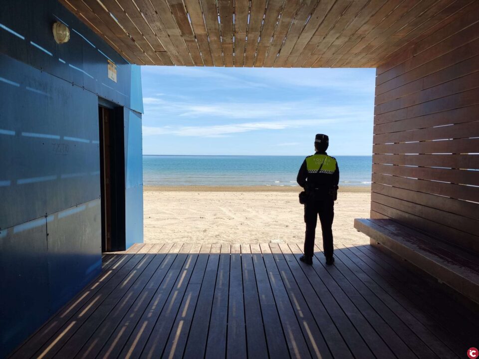 La Policía Local organiza un amplio dispositivo para la apertura de las playas en Alicante