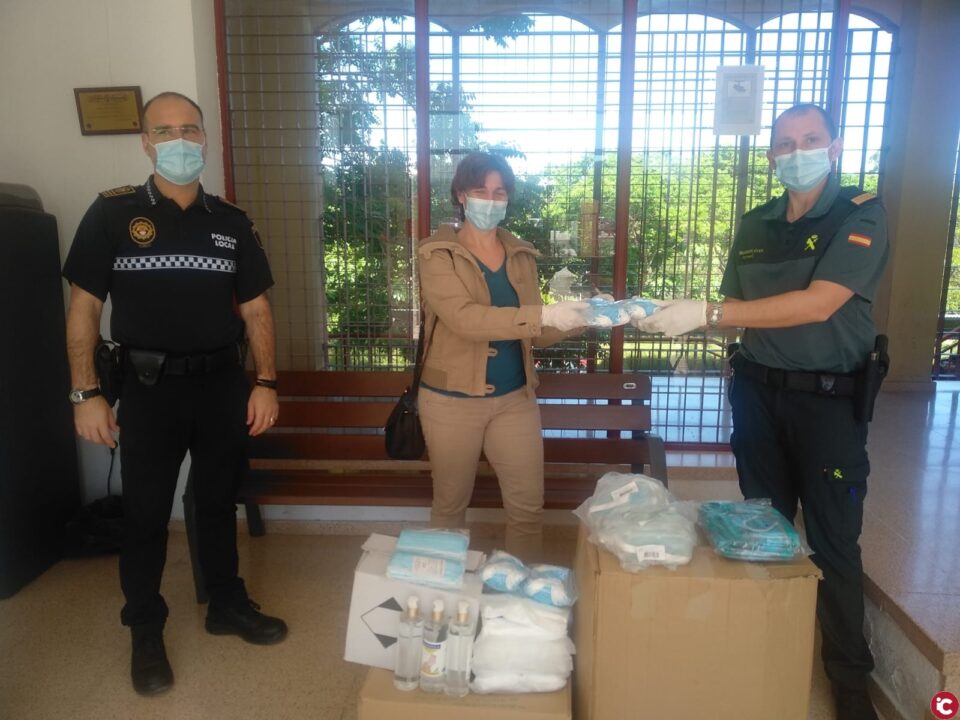 El Ayuntamiento de Aspe proporciona 37 equipos de protección a los agentes de la Guardia Civil