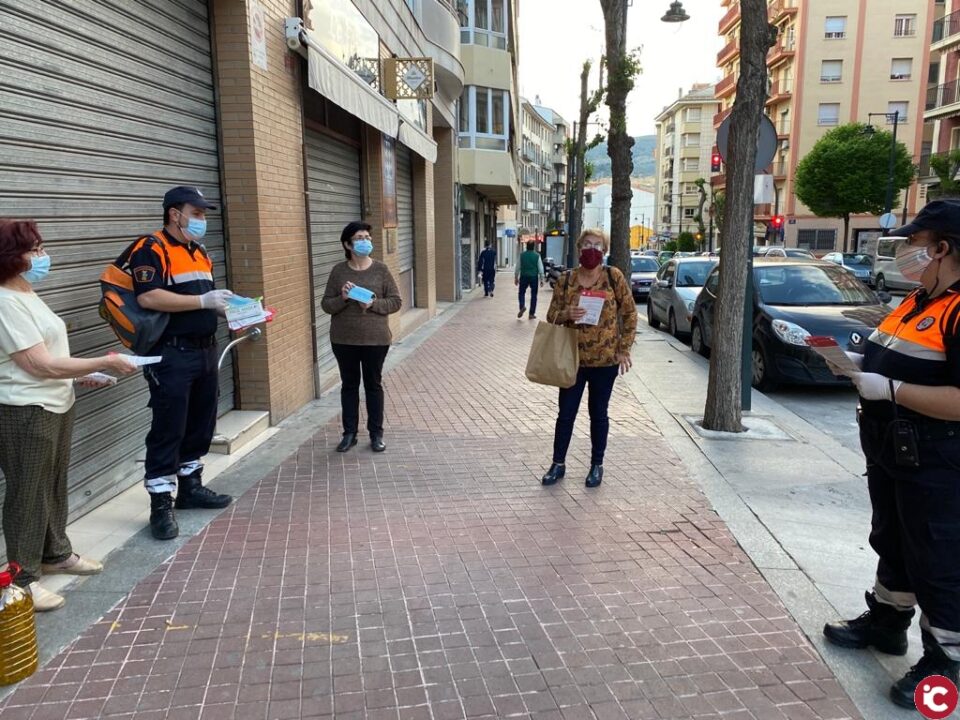 Lajuntament dAlcoi difon la campanya A Alcoi camina sempre per la vorera de la teua dreta