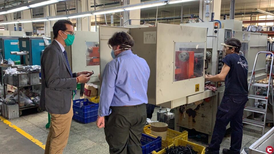 El Ayuntamiento de Elda repartirá 3.500 viseras de protección entre los comercios de la ciudad