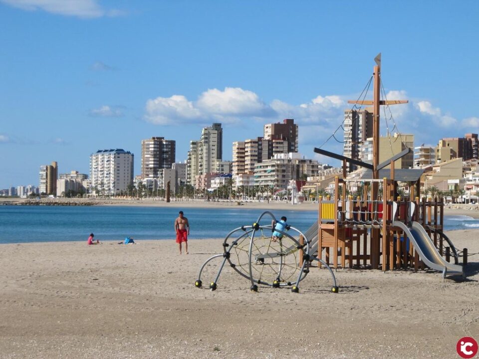 El Gobierno de El Campello ultima su propuesta de ayudas económicas a personas vulnerables y subvenciones directas en tributos municipales a empresarios