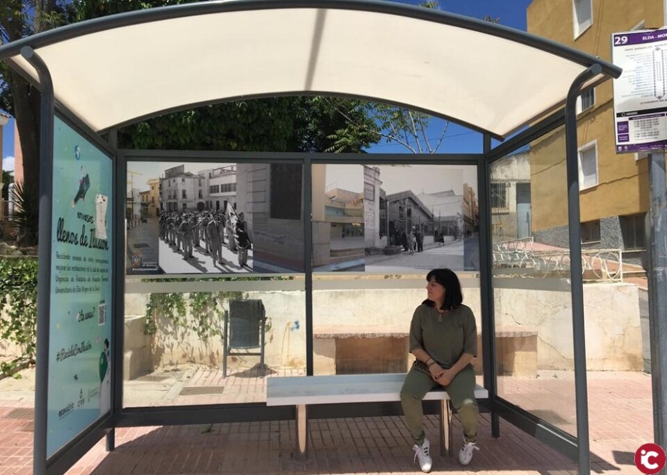 Nous vinils amb fotos antigues per a les parades de bus de Monòver