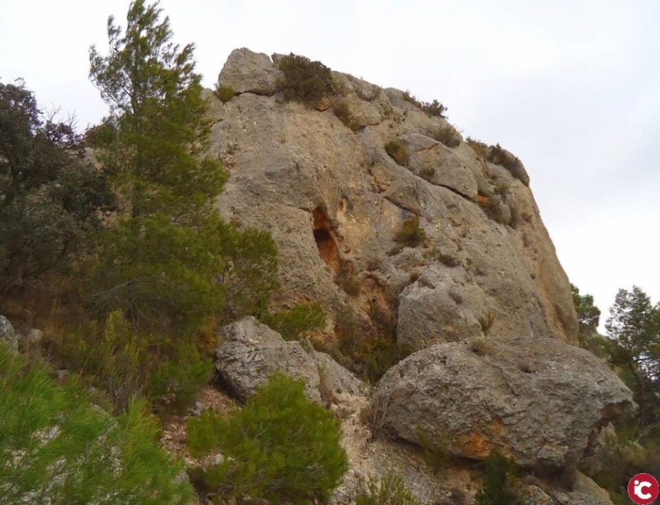 Herido al subirse a una roca para ver el atardecer y caer desde tres metros en una zona montañosa de Villena