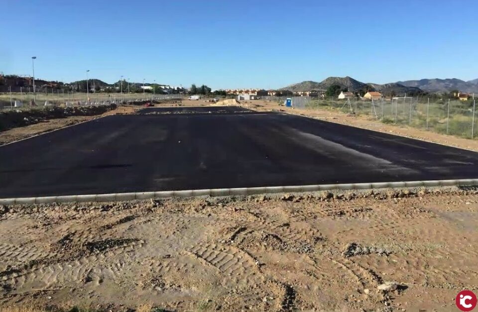 Avanzan las obras de acondicionamiento del solar que acogerá provisionalmente el IES Azorín