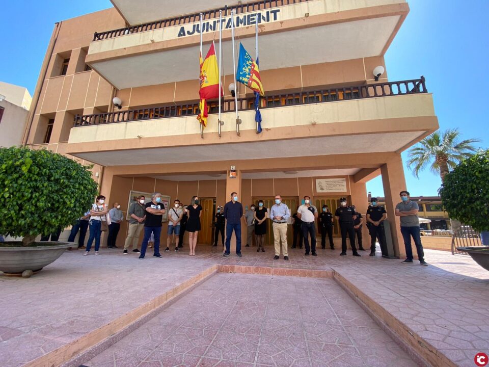 Minuto de silencio por las víctimas del COVID-19