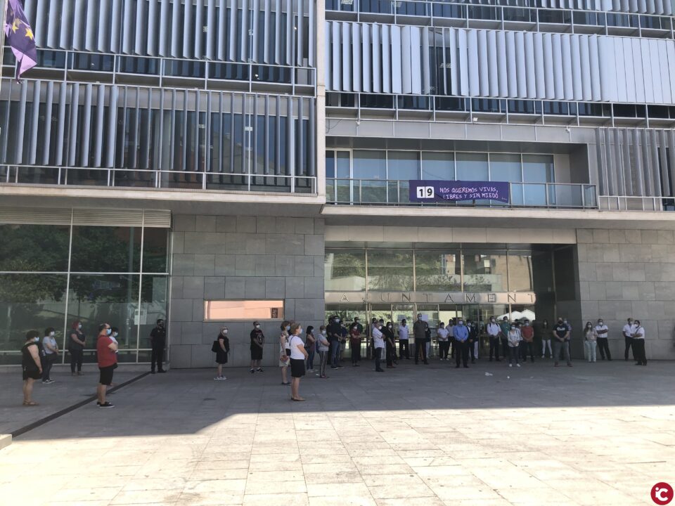 San Vicente guarda un minuto de silencio en memoria de las víctimas del Covid-19