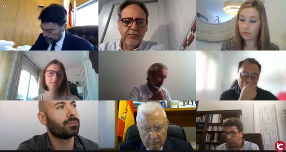 El Pleno del Ayuntamiento aprueba por unanimidad iniciar el expediente para la concesión de la medalla de la ciudad al pueblo de Alicante por su modélico comportamiento durante la pandemia
