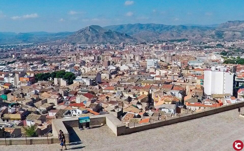 Aprobado en pleno la solicitud de la empresa que promueve la construcción de una mediana superficie comercial de alimentación en la avenida Felipe V para ampliar la construcción