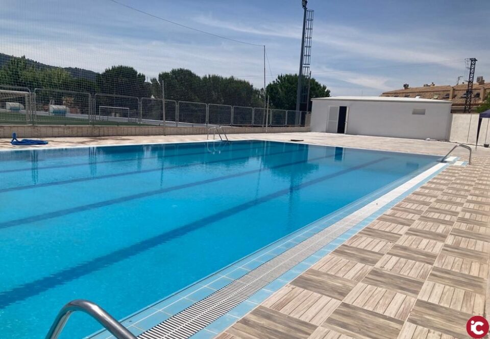 Ibi abrirá la piscina Climent para la práctica de natación y la piscina exterior del Polideportivo para uso recreativo