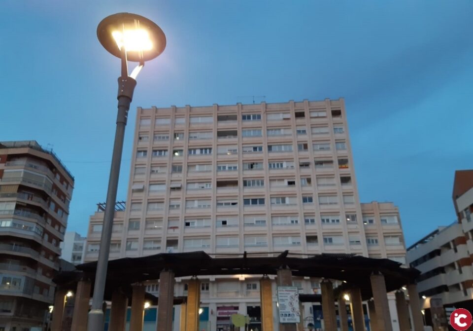 El Ayuntamiento de Elda renueva el alumbrado de la Plaza del Zapatero para mejorar la eficiencia energética y reducir el consumo
