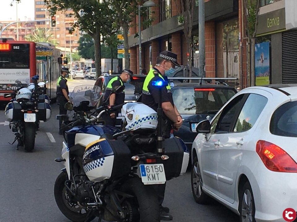 La Policía Local de Alicante va a denunciar el uso de cachimbas ante el aumento del riesgo de transmisión del COVID que conlleva fumar con una sola boquilla compartida en establecimientos de hostelería