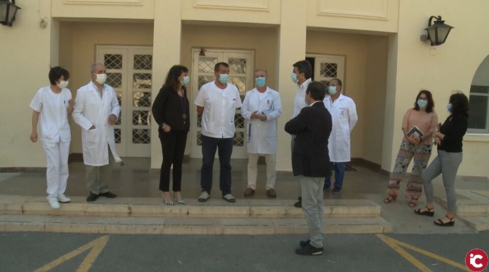 Carlos Mazón y Julia Parra visitan el Centro Doctor Esquerdo para agradecer al personal su dedicación durante la pandemia