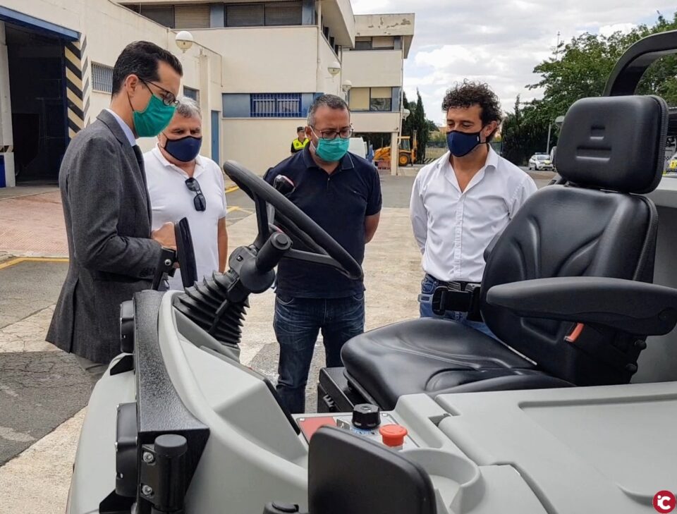 El Ayuntamiento de Elda y Fobesa refuerzan la limpieza y desinfección de la ciudad con nuevas rutas y con una fregadora eléctrica